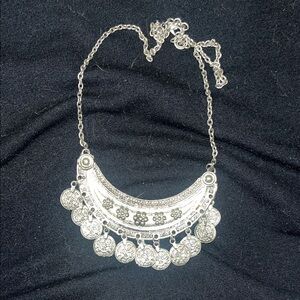 Elegant Silver Necklace with Intricate Detailing